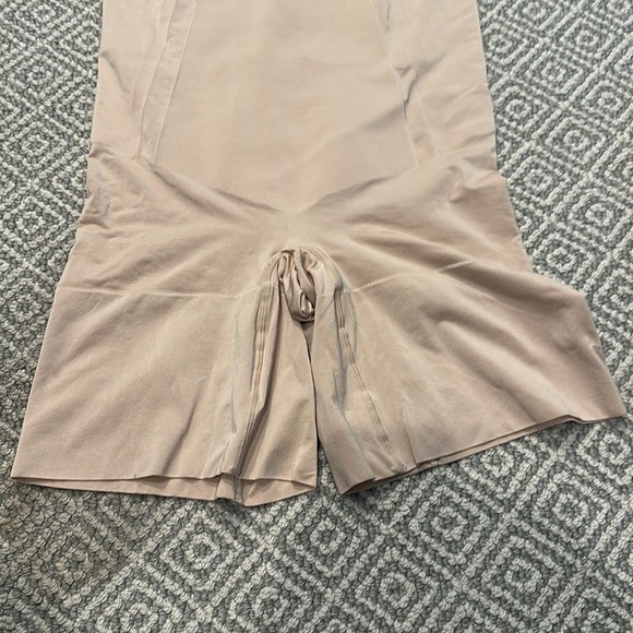 Spanx tank shorts compression. Probably size M/L or one size - Picture 3 of 7